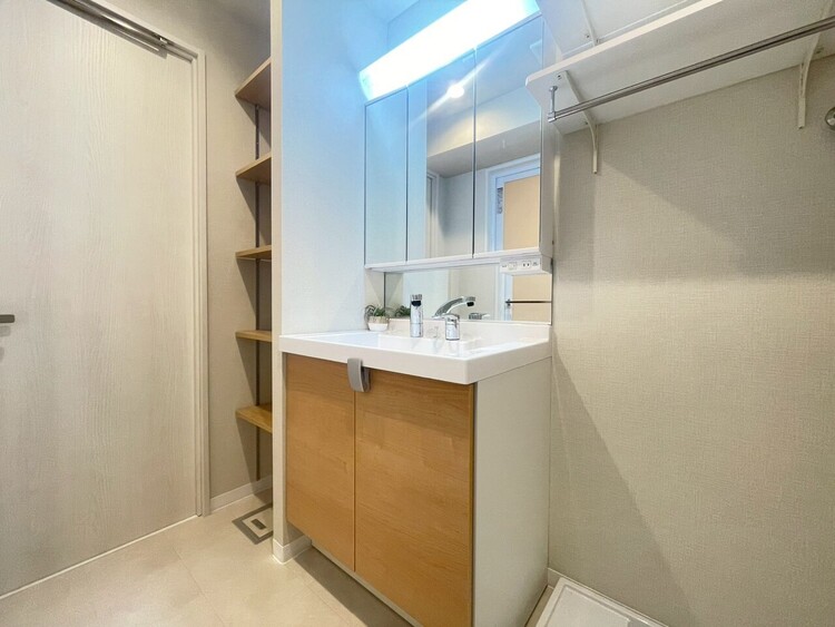 洗面 何かと物が増える場所だからこそ、スッキリと見映えの良い空間に。