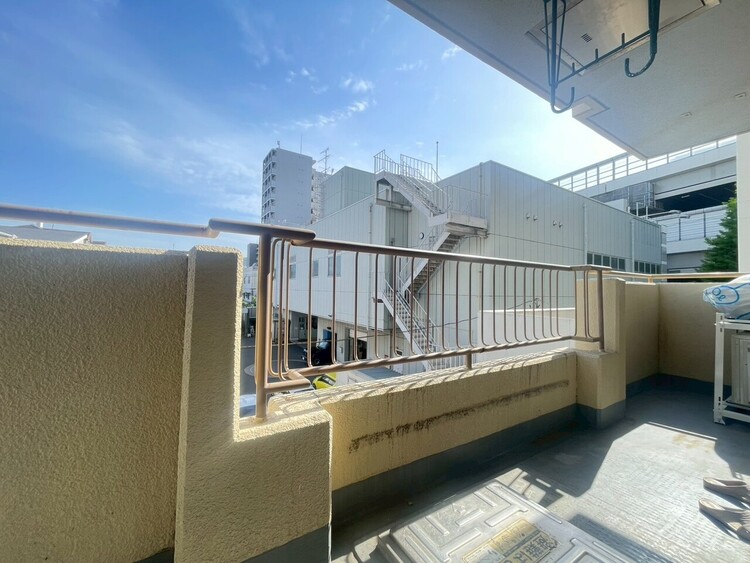 バルコニー 暮らしの中で、光と風を演出してくれるバルコニー。