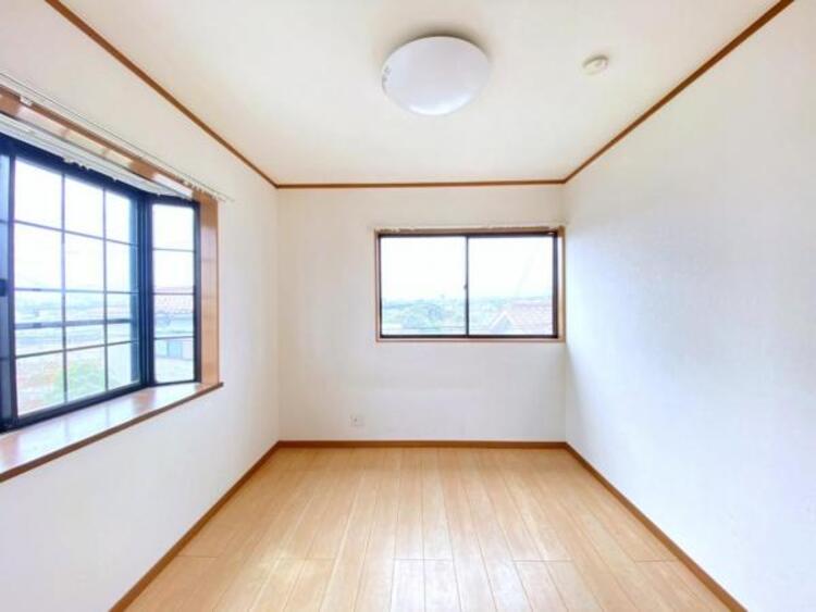 内装 居室内に余計な家具を置く必要がないので、シンプルですっきりとした暮らしが実現しています。