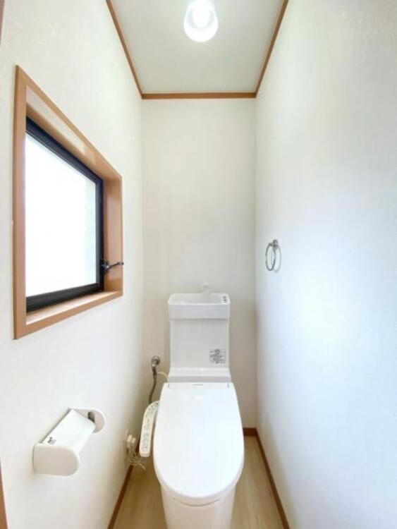 トイレ 白を基調に、飽きのこない空間は質感豊かな仕上がりとなっております。