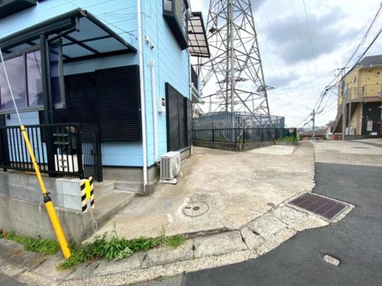 駐車場 駐車スペースは自転車置き場や植物を飾るスペースとしても使えます。 