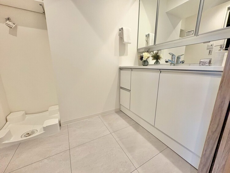 その他 十分な広さの脱衣所。