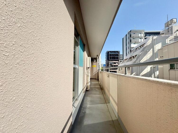 その他 朝の澄んだ空気や、夕方に吹く清々しい風を感じられるバルコニー。