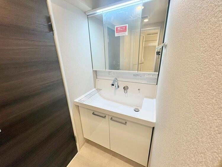 その他 清潔感を感じられる洗面化粧台。