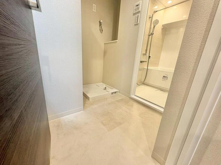 その他 十分な広さの脱衣所。