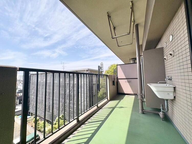 その他 朝の澄んだ空気や、夕方に吹く清々しい風を感じられるバルコニー。