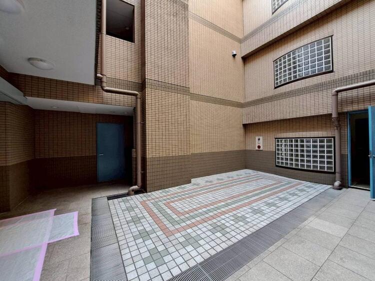 その他 マンションの敷地内には、中庭もございます。