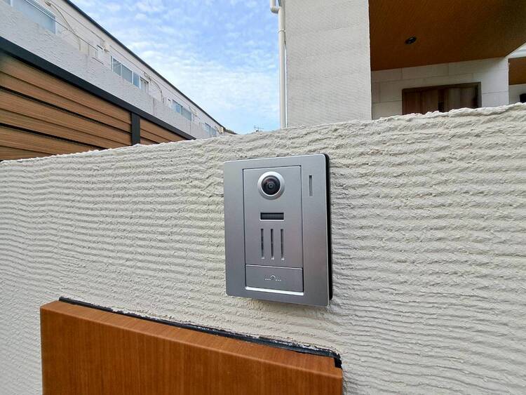 その他 カメラ付きのインターホンです。