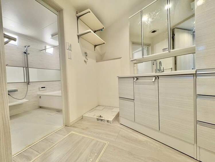 その他 十分な広さの脱衣所。