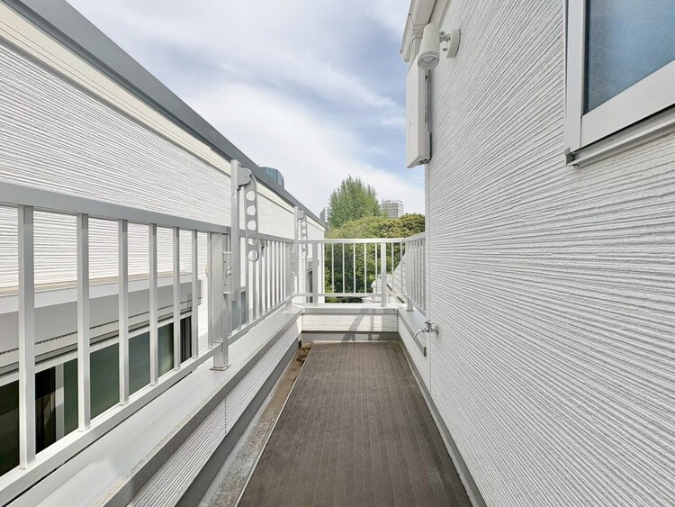 その他 朝の澄んだ空気や、夕方に吹く清々しい風を感じられるバルコニー。