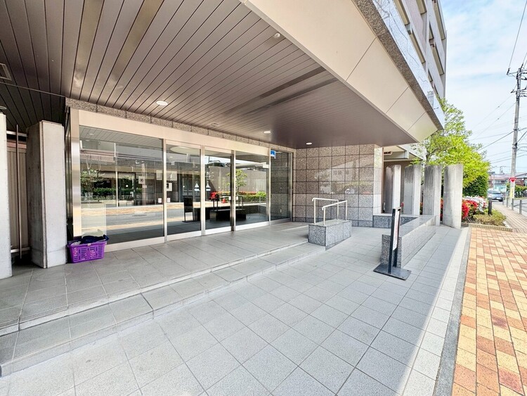 その他 上質感漂う玄関アプローチです。