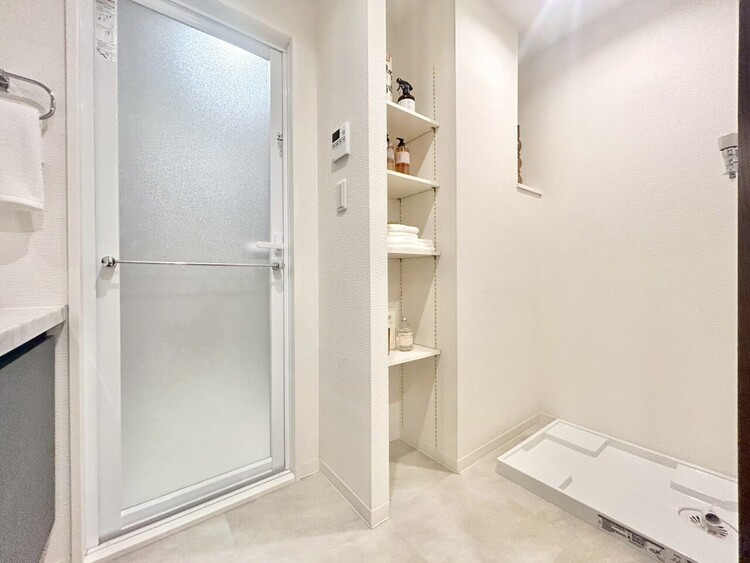 その他 十分な広さの脱衣所。