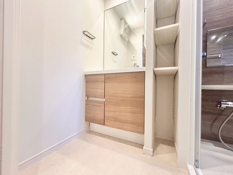 その他 十分な広さの脱衣所。