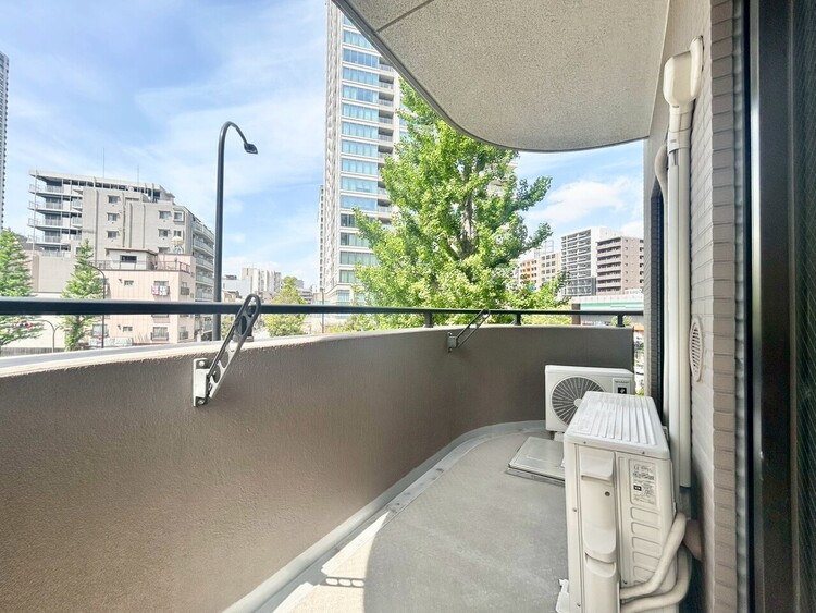 その他 朝の澄んだ空気や、夕方に吹く清々しい風を感じられるバルコニー。