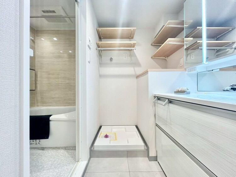 その他 十分な広さの脱衣所。