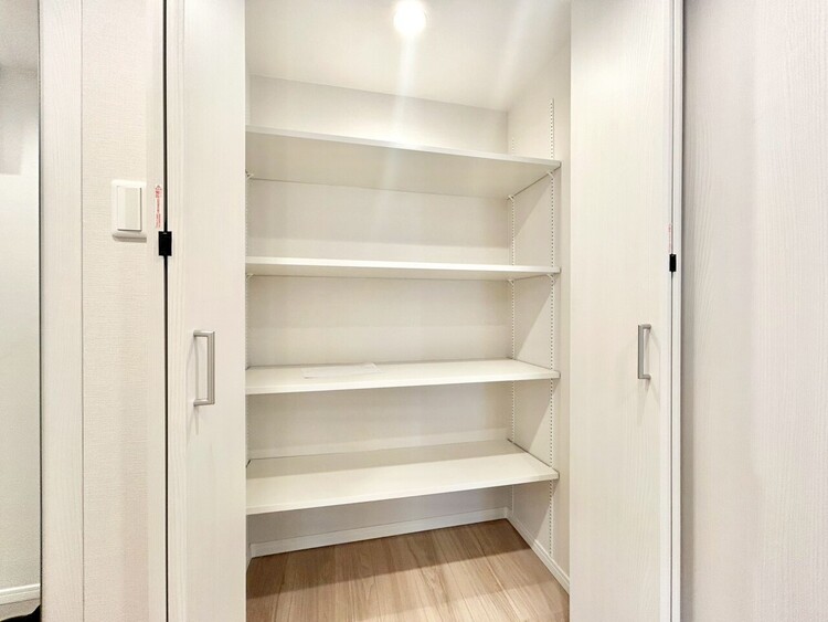 その他 家電やスーツケース、ストック品など何でも片付く嬉しい空間です。