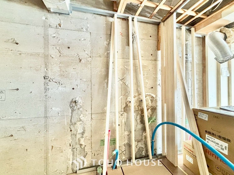 風呂 ◆浴室◆の温もりを感じ、ふわりと寄り添う太陽の妖精たちが自然と僕達を微睡ませる。うとうとしたい訳ではないがそんな時間が嫌いじゃない自分がここにいる。