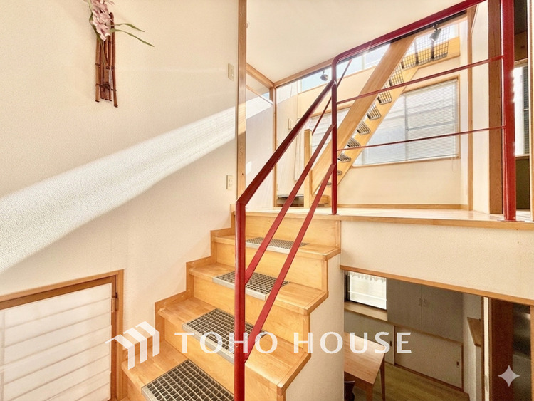 内装 ＊現況を優先しますが、写真は視認性を高めるため家具・調度品等をCGで消去する加工を施しています。