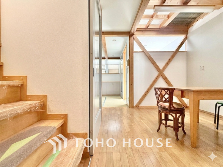 内装 ＊現況を優先しますが、写真は視認性を高めるため家具・調度品等をCGで消去する加工を施しています。