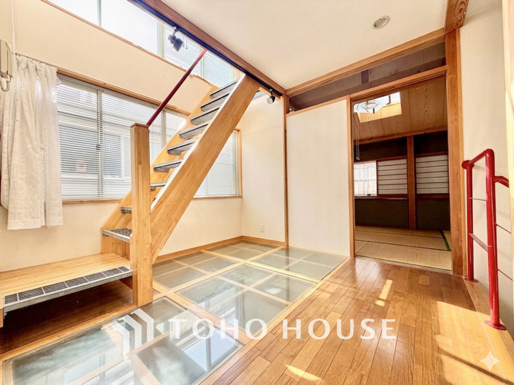 内装 ＊現況を優先しますが、写真は視認性を高めるため家具・調度品等をCGで消去する加工を施しています。