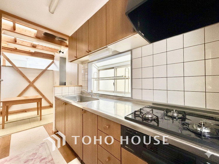 キッチン ＊現況を優先しますが、写真は視認性を高めるため家具・調度品等をCGで消去する加工を施しています。