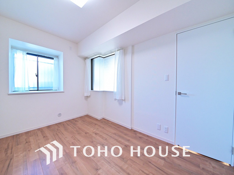 内装 採光もある洋室は、くつろぎのひと時を過ごすのにぴったり