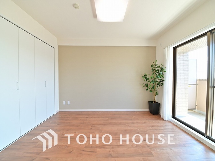 内装 シンプルですっきりとした室内は飽きのこない居心地の良い雰囲気です