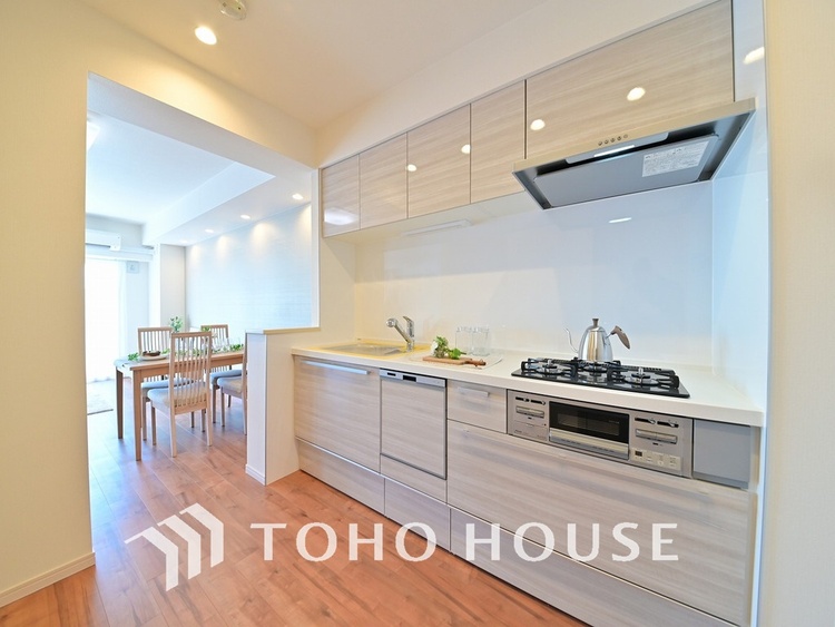 キッチン シンプルな部屋の雰囲気に溶け合うナチュラルキッチン