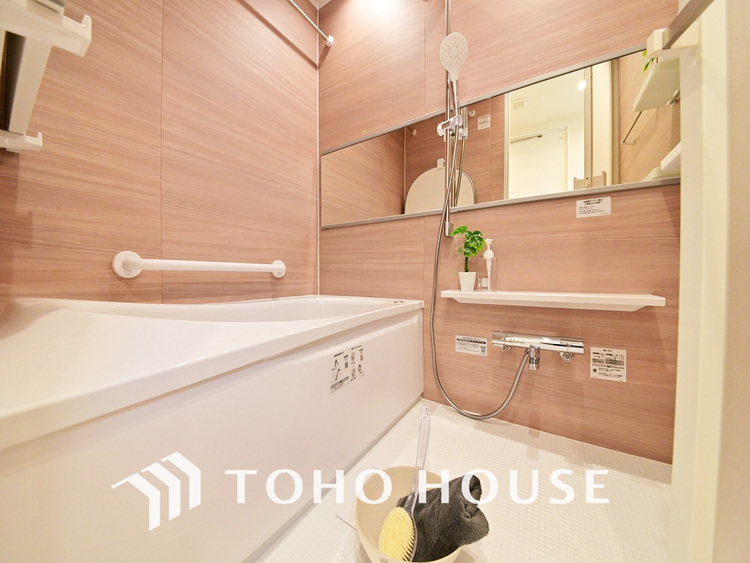 風呂 一日の疲れを癒すバスルームは、心地よいリラックスを叶える清潔感溢れる空間