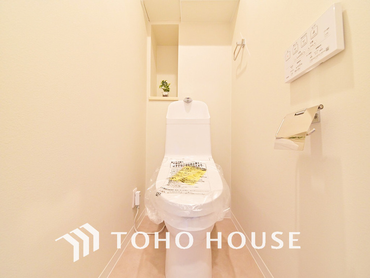 トイレ 清潔な洗浄機能付温水シャワートイレ