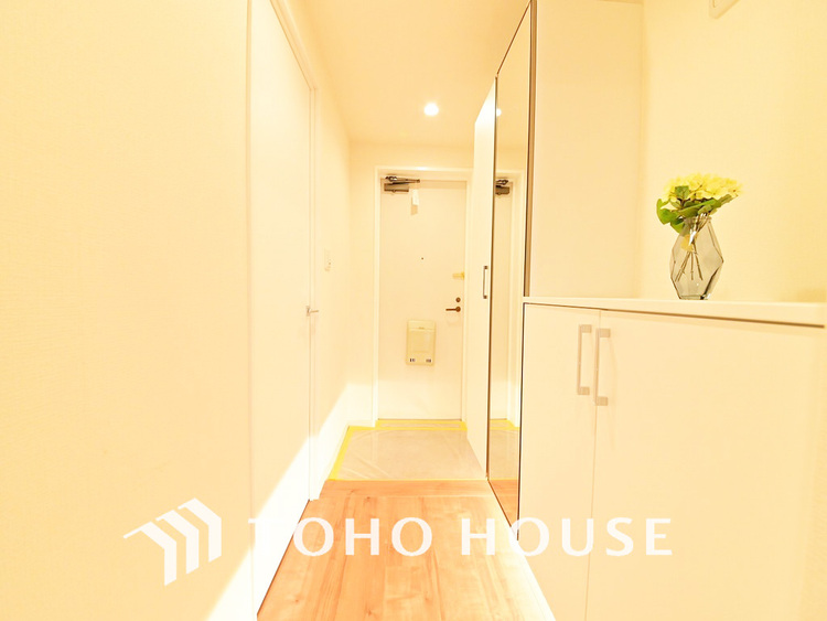 玄関 飾り過ぎないシンプルな内装の玄関