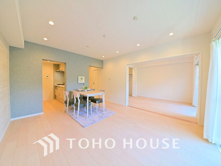 内装 広がりのある住空間、家族が集まるリビング・ダイニング