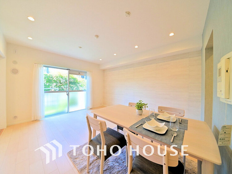 内装 家族みんなが爽やかに過ごせるように、光をたっぷり取り込んだLDK