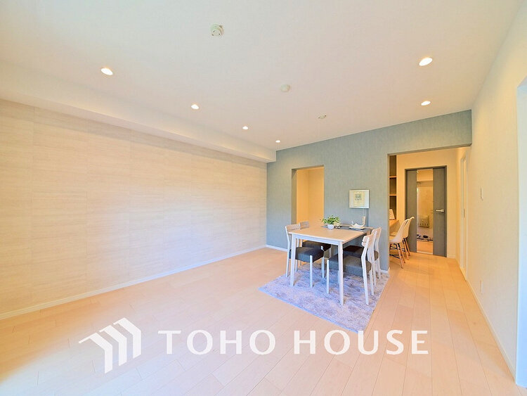 内装 上質な時間を育む暮らしのメインステージ。寛ぎとコミュニケーションを育む居心地のよい場所