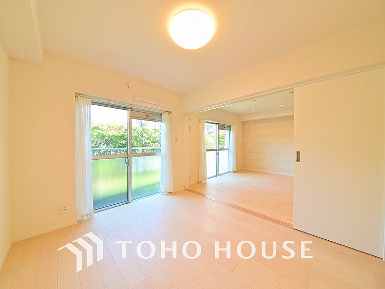 内装 採光もある洋室は、くつろぎのひと時を過ごすのにぴったり