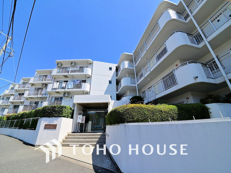 外観 〜陽当たり良好、専有庭付のリフォーム済マンション〜