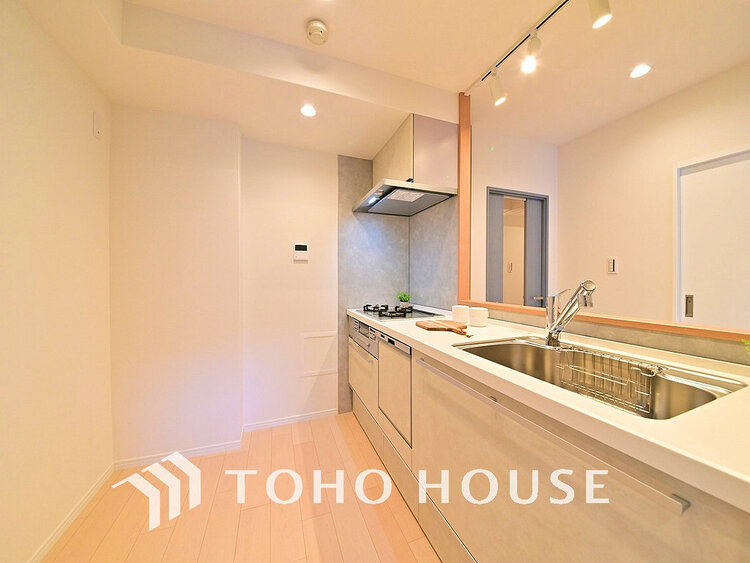 キッチン 落ち着きのあるカラーで統一された清潔感と気品が溢れるキッチン