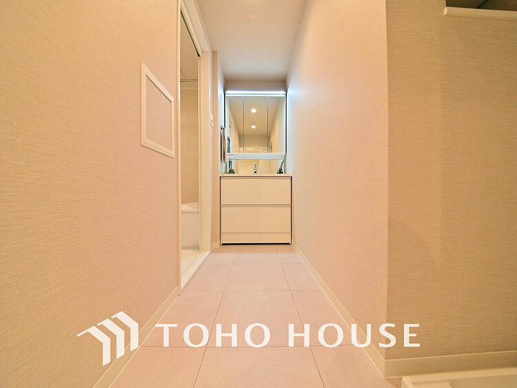 洗面 落ち着きのある色合いでまとめられた洗面室