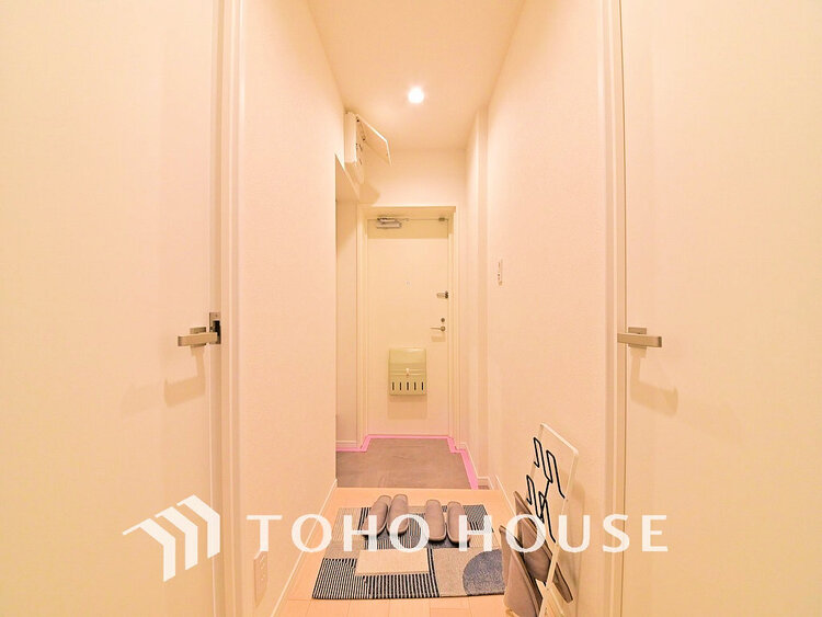 玄関 落ち着いた雰囲気の玄関、家族の帰りを暖かく迎えてくれます