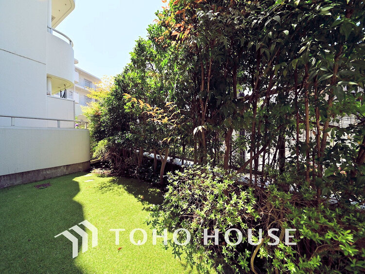 その他 お庭はガーデニングなど、ご家族の楽しめる場所の一つに