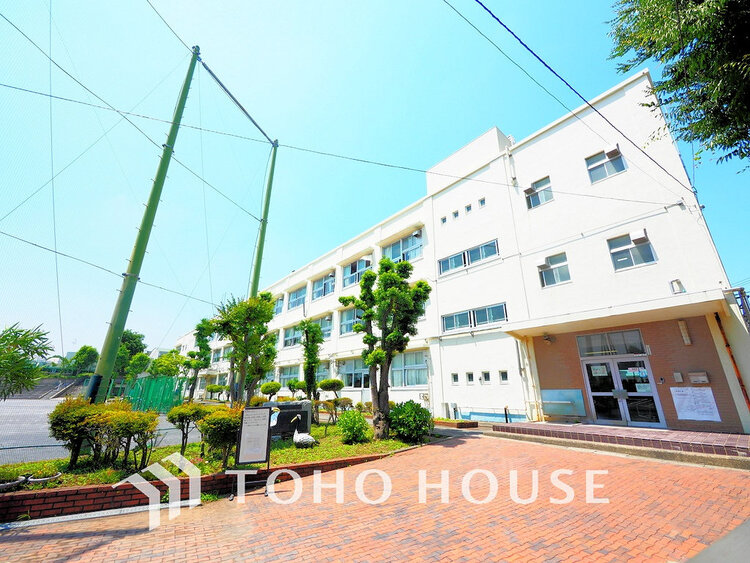 周辺 横浜市立鶴ケ峯中学校　距離850ｍ