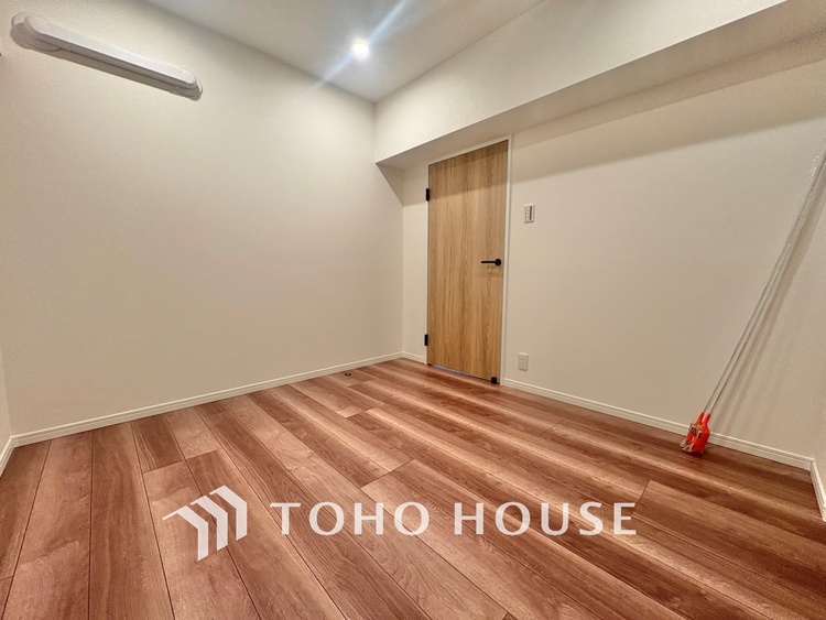 内装 ＊配置してある家具や小物はCGによるイメージ画像です。叶えたかったのは落ち着きのあるナチュラルな風合い、そして開放感があるリビング。優雅な気分に浸れる幸せな時間を家族が自然と集まりたくなるこの空間で。