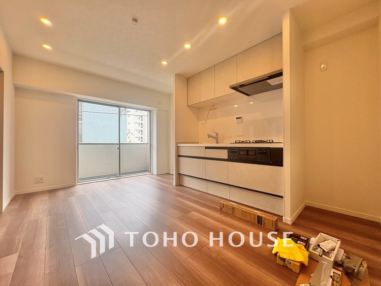 内装 ◆瀟洒な空間◆落ち着きのある彩が見事に調和させた瀟洒な空間を演出。ここに集まる家族の会話と笑顔が絶え間なく続く幸せな空間。