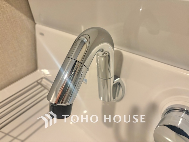 洗面 気持ちの良い朝をつくりだし、夕方には笑顔を取り戻させてくれるミラー。パウダールームはいつでも本来の自分を取り戻せる空間。明るく仕上げてあります。