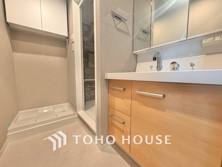 洗面 採光や風通しを考えて設計された間取り。近隣との視線を考え、街全体で調整される窓位置。外観だけでなく、そこに住まうご家族の心地よさを最優先しました。