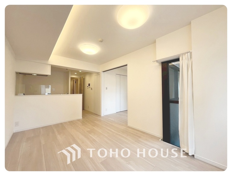 内装 【LIVING】◆陽光◆が差し込む。この開放的なLDKに家族の笑顔が集う。家族が一緒に過ごす空間は明るく、そして居心地よく。