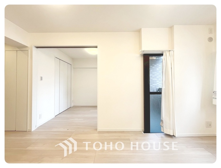 内装 【LIVING】◆扉を◆開くとこの景色。家族の”おかえり”の声が聞こえてきそう。