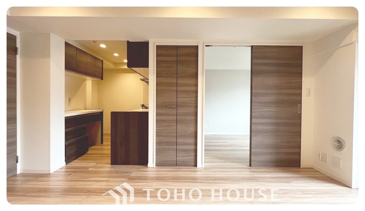 内装 【LIVING】◆眩い◆光が燦々と入り、家族の笑顔を照らす。「いつまでも続いて」と願う夢のような毎日がここにある。