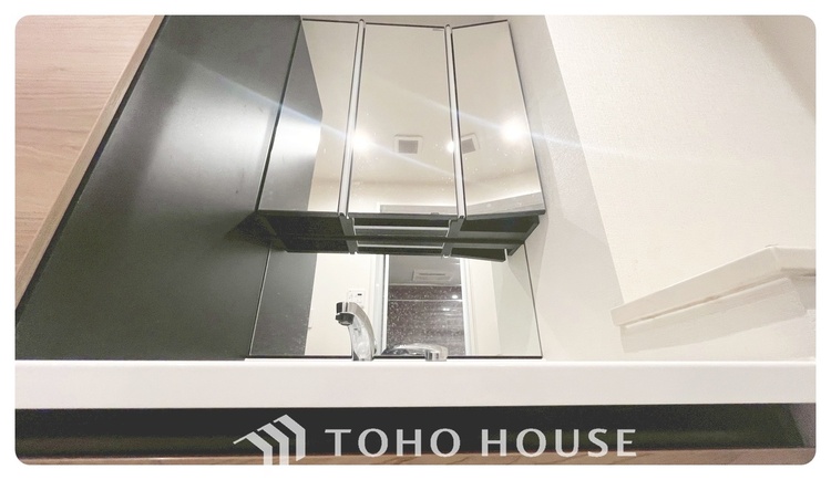 洗面 【WASHROOM】◆快適◆煌びやかな暮らしの中にも忘れたくない快適さ。大きな収納が助けてくれます。