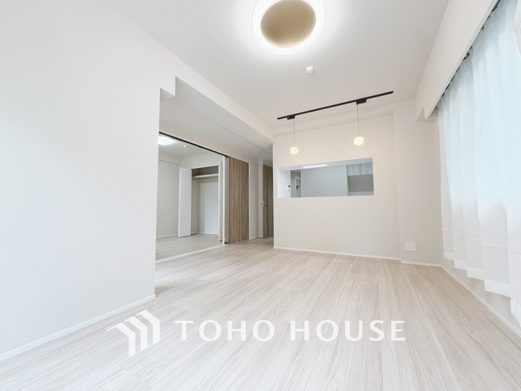 内装 【LIVING】◆眩い◆光が燦々と入り、家族の笑顔を照らす。「いつまでも続いて」と願う夢のような毎日がここにある。